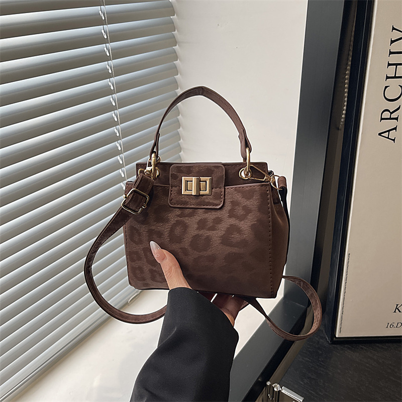 Single shoulder casual small square bag simple 2026 early spring new crossbody bag