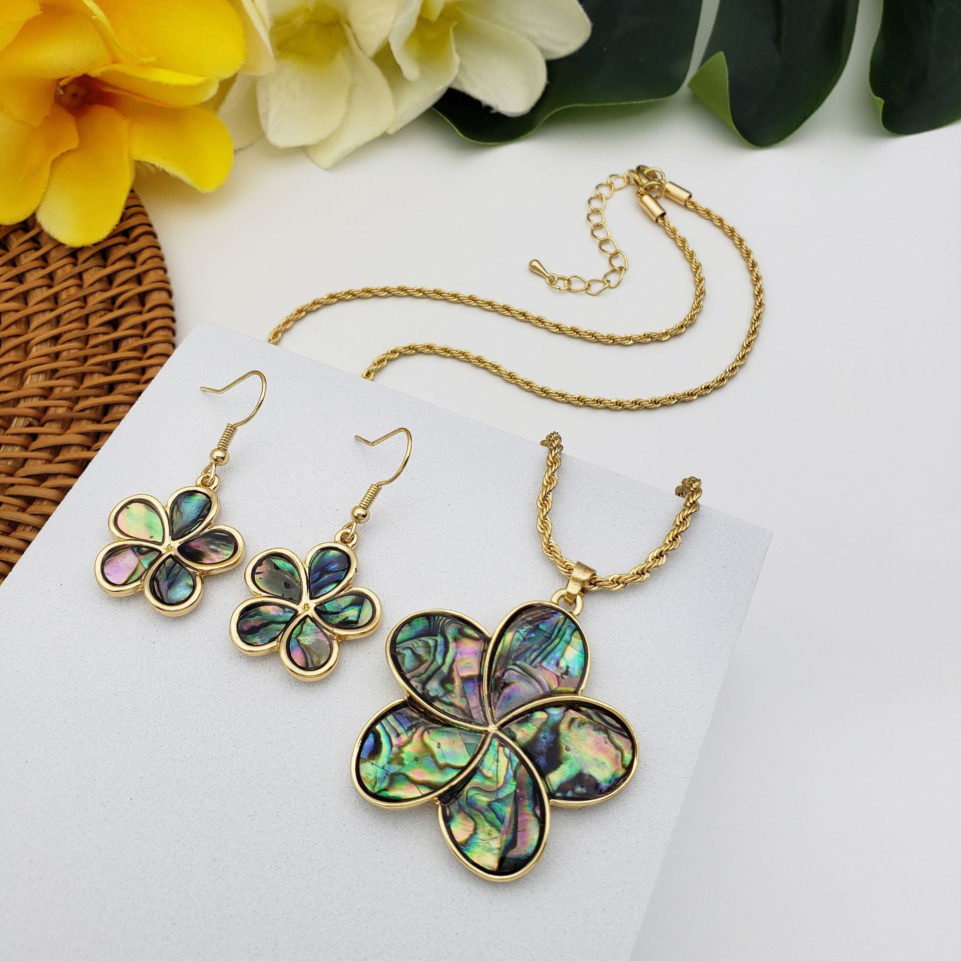 Women's Natural Abalone Shell Applique Jewelry Set Five-Petal Flower Long Sweater Chain Twisted Chain Necklace