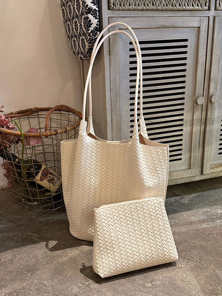 2026 New Woven Tote Bag for Women Large Capacity Single Shoulder Commute Bag Handheld Bag Underarm Bag
