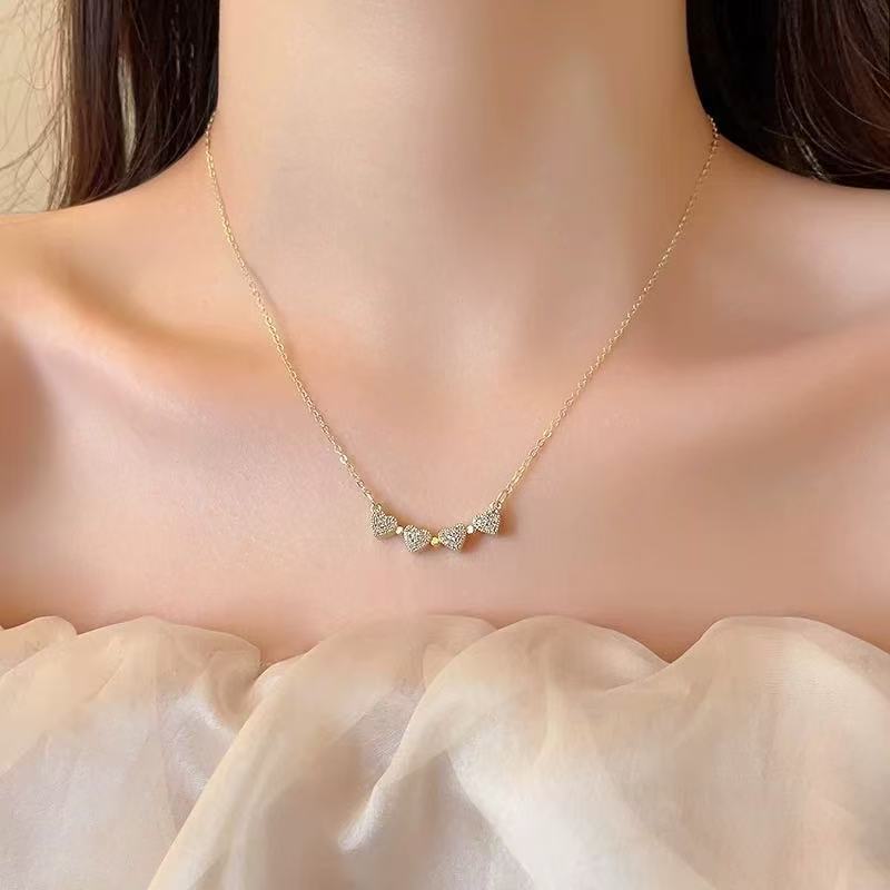 Autumn and winter new one or two wear peach heart clavicle necklace women red heart four-leaf clover necklace neck chain