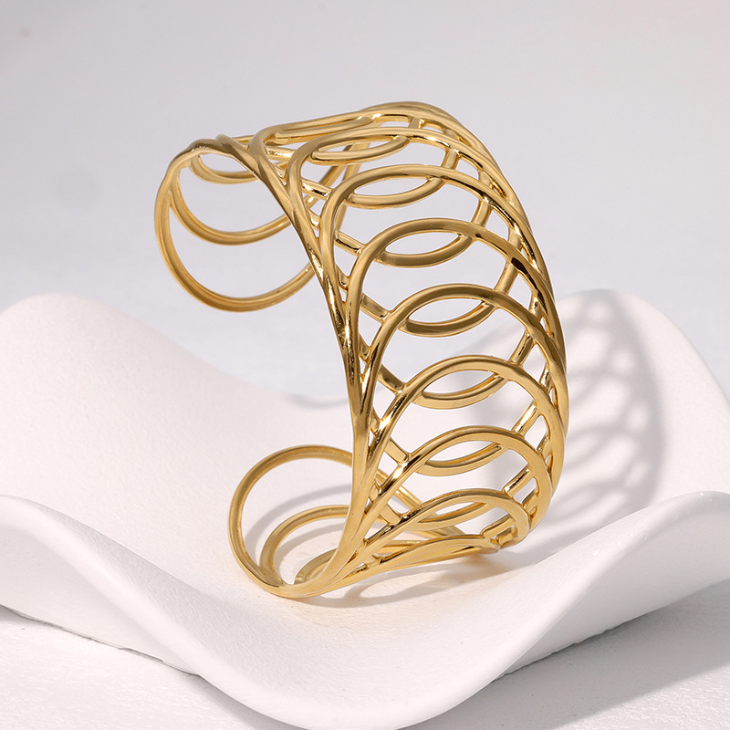 Geometric simple bracelet love flower gold-plated stainless steel bracelet women