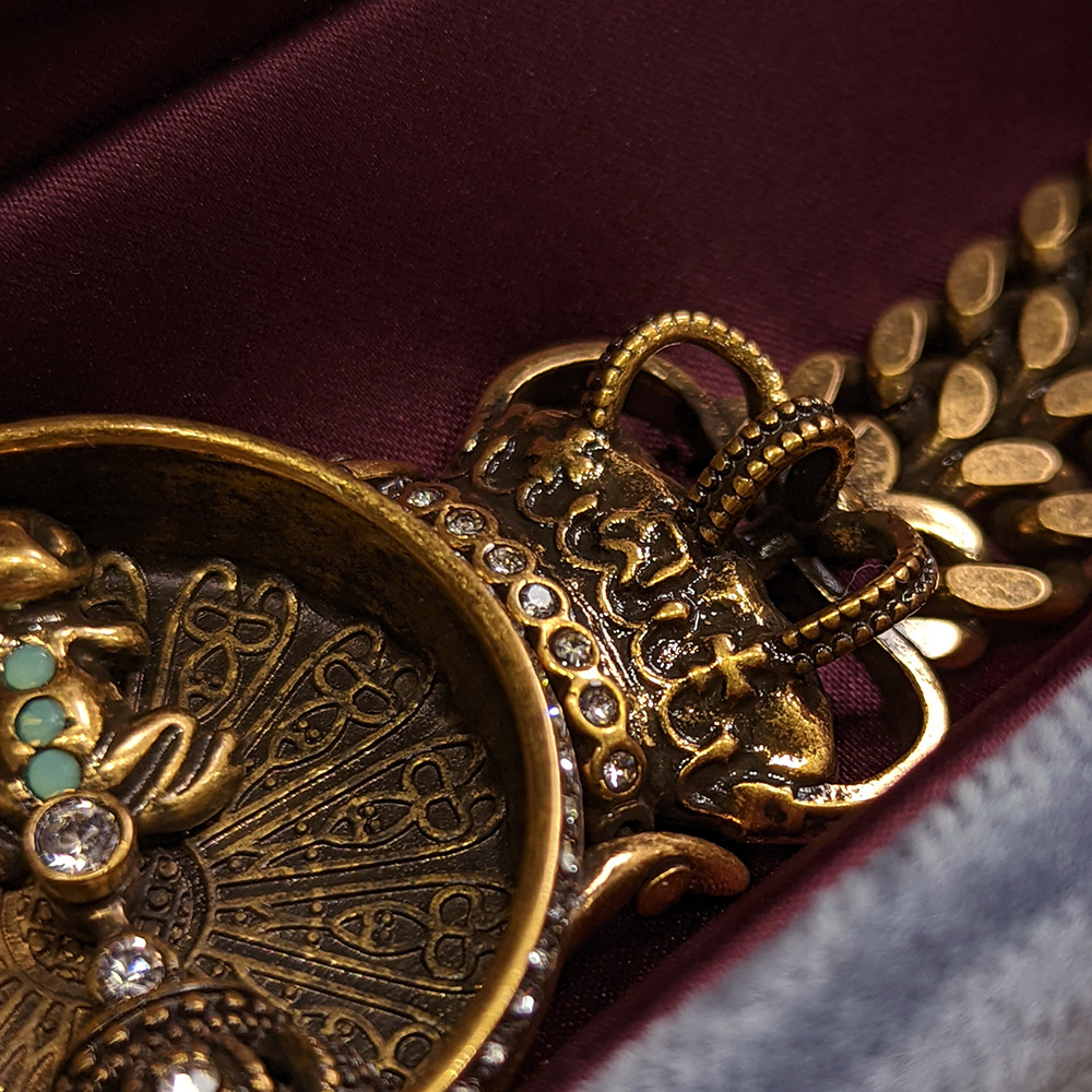 Vintage Western Palace Crown Frog Imitation Watch Design Bracelet