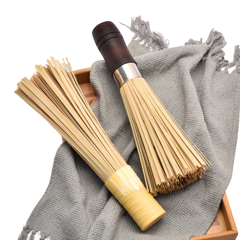Wooden handle cleaning brush, commercial old-style stove brush, long-handled kitchen pot scrubber, hotel restaurant slanted bamboo pot brush