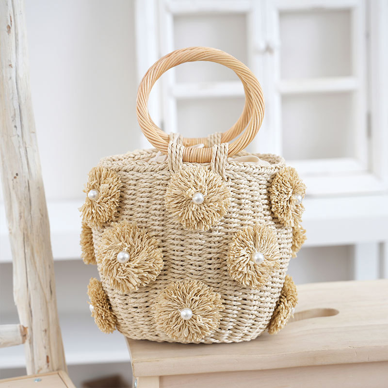 Summer fresh women's handbag, handmade woven pearl flower decoration bucket bag, round bracelet straw bag