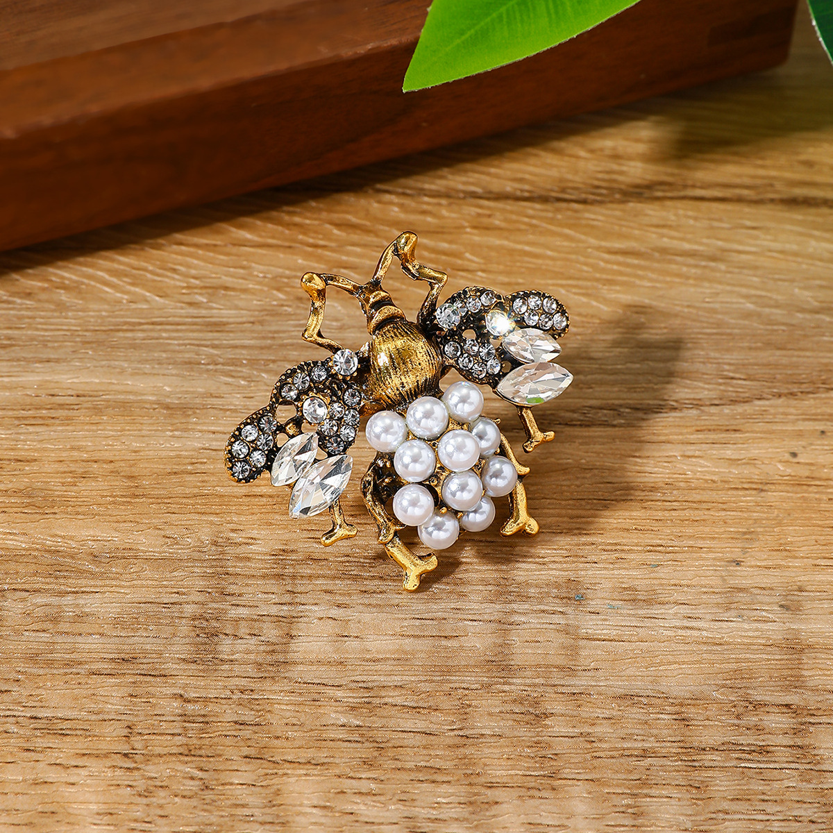 Cute animal metal bee niche exaggerated pearl open ring