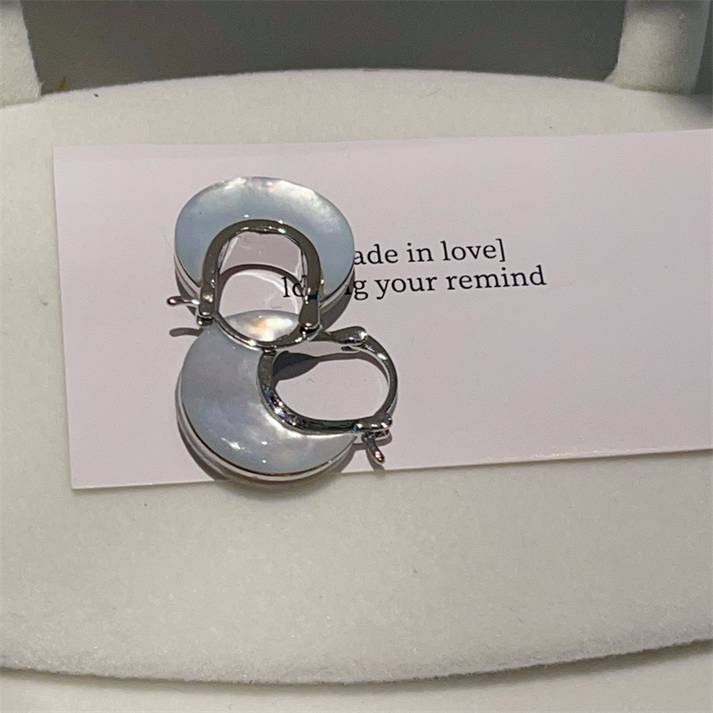 Natural White Mother-of-Pearl Ear Clips Old Money Style New Heavy Craft Earrings Commute Ear Drops