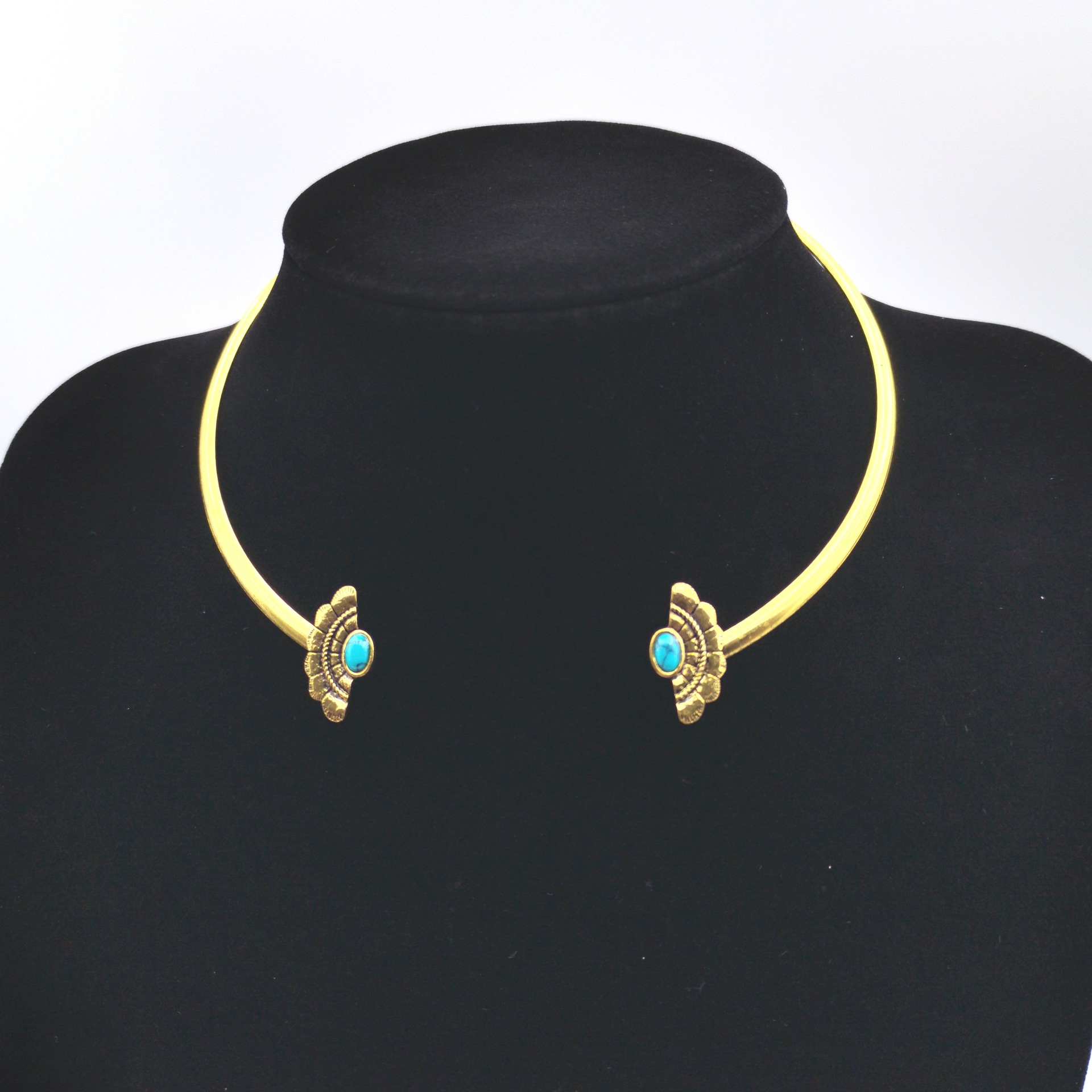 Turquoise choker carved simple exaggerated necklace accessory
