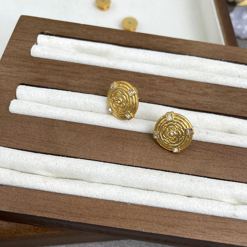 JV matte gold round embossed inlaid square gem simple ear studs