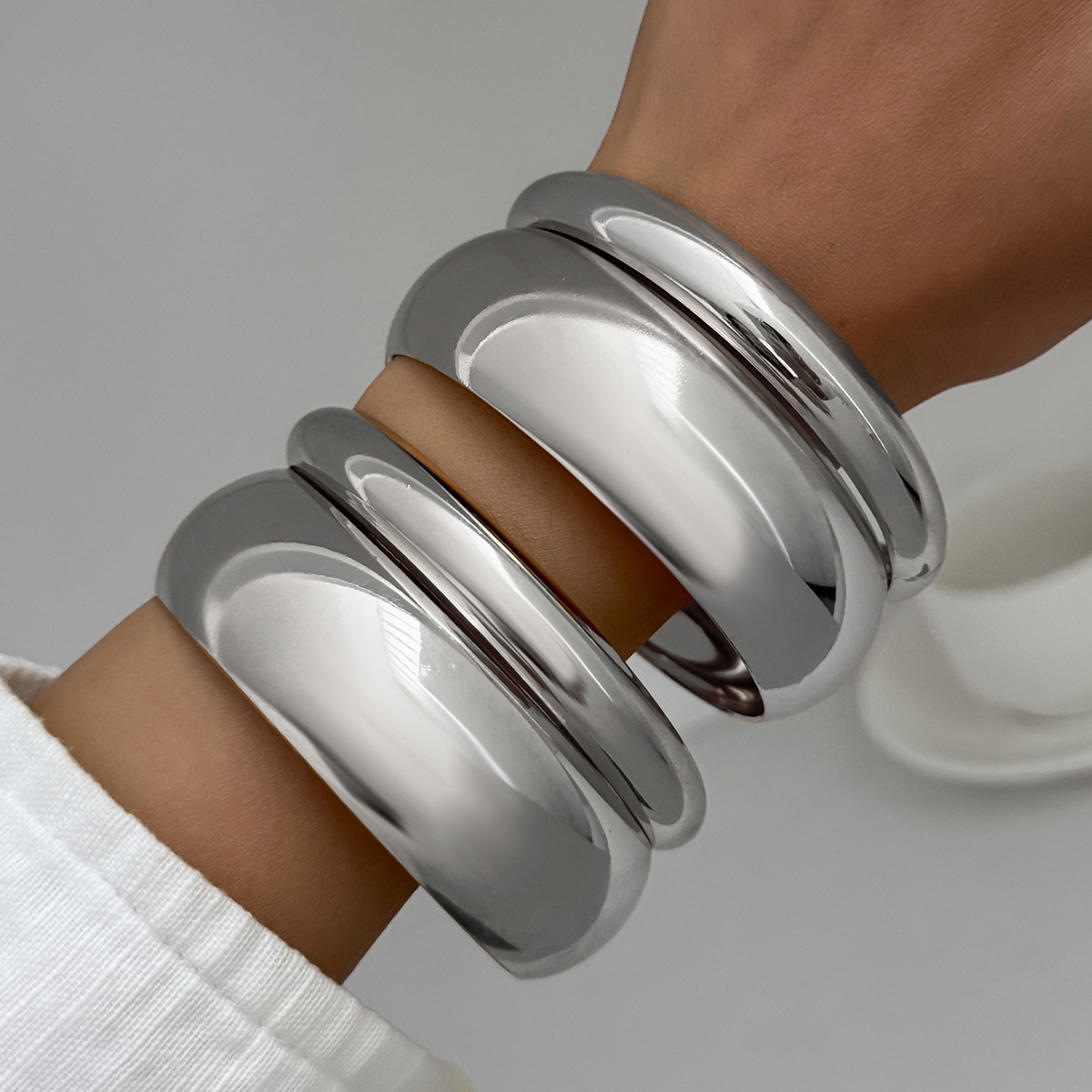Metal smooth bangle set for women exaggerated threaded wide bangle bracelet