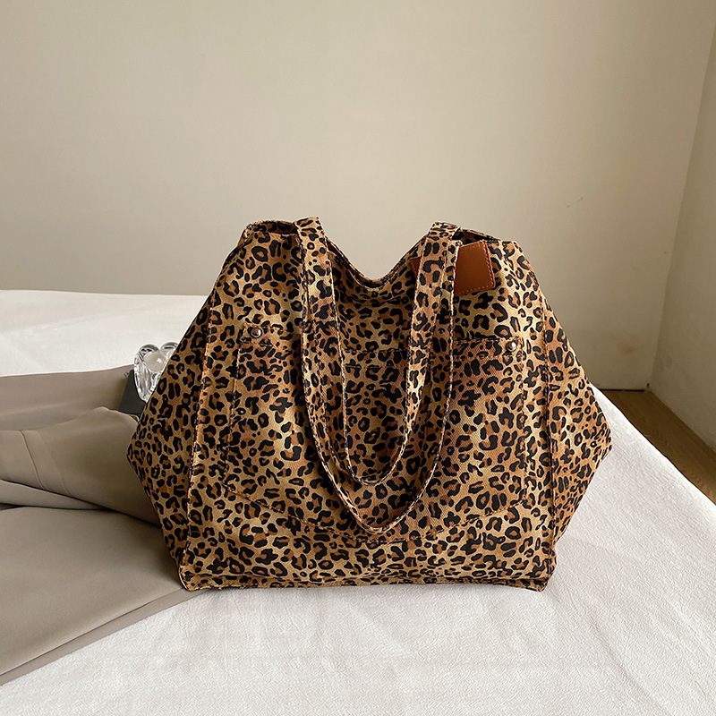 Leopard print single shoulder bag 2026 autumn new simple commuting tote bag