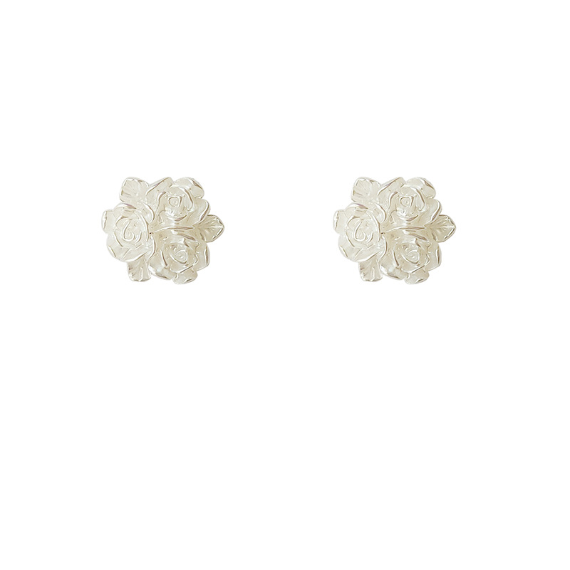 Very beautiful flower! Spring and summer silver needle earrings gentle sweet simple fresh rose earrings new earrings