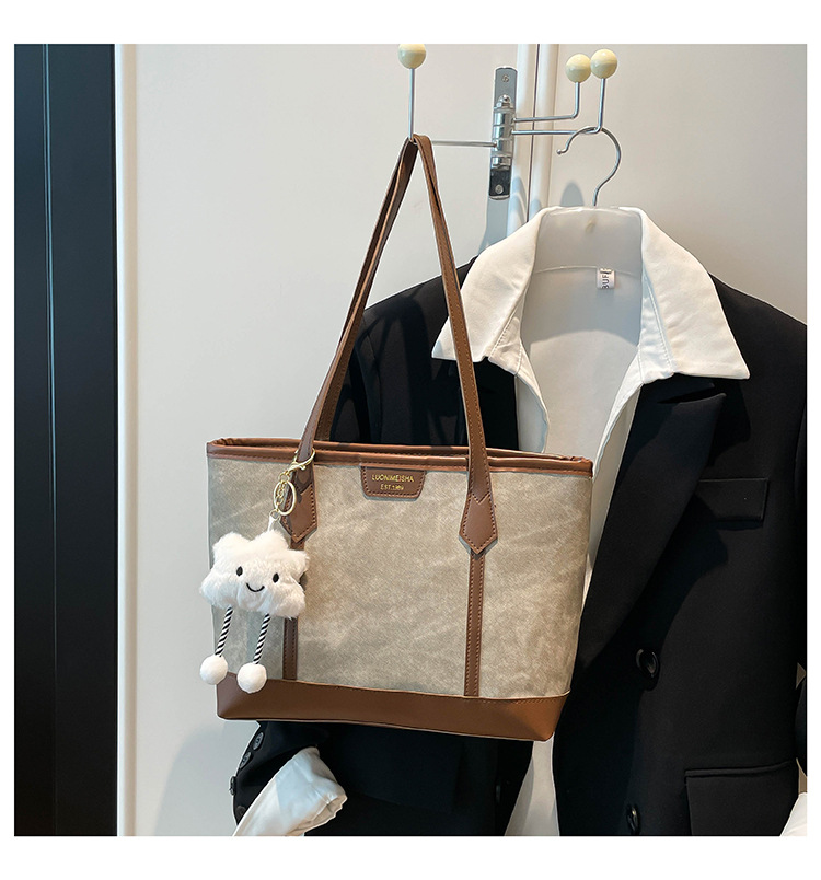 Single Shoulder Bag Women 2026 New Large Capacity Tote Bag Commuter Bag Stitching Design Handheld Underarm Bag