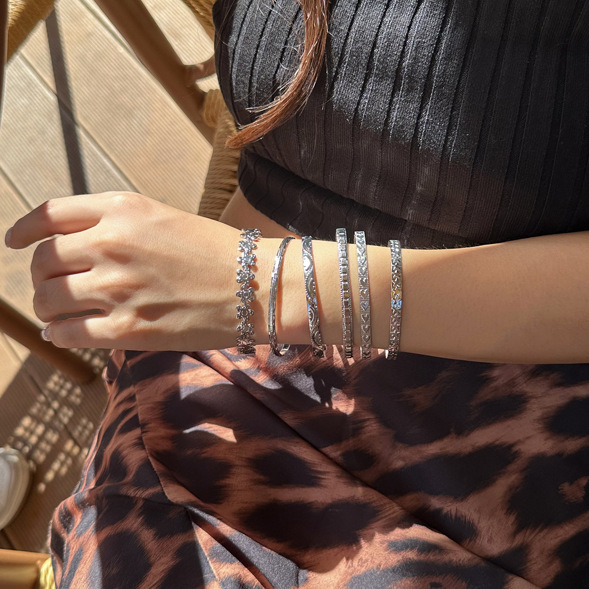 Sweet cool carved pattern flower bracelet metal textured layered bangle