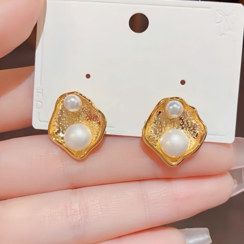 New cultured pearl irregular shape niche ear studs