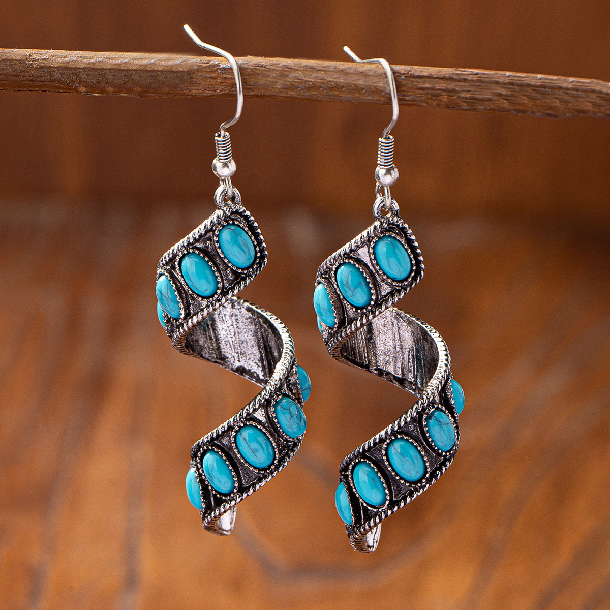 Qingdao Daiwei INS Accessories 1 Pair Turquoise Decorated Spiral Shape Earrings