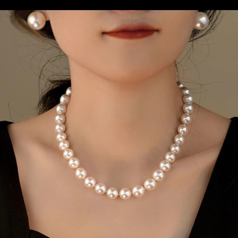 Round high-gloss pearl necklace for women elegant 2026 autumn winter new yuanbao buckle silver accessories