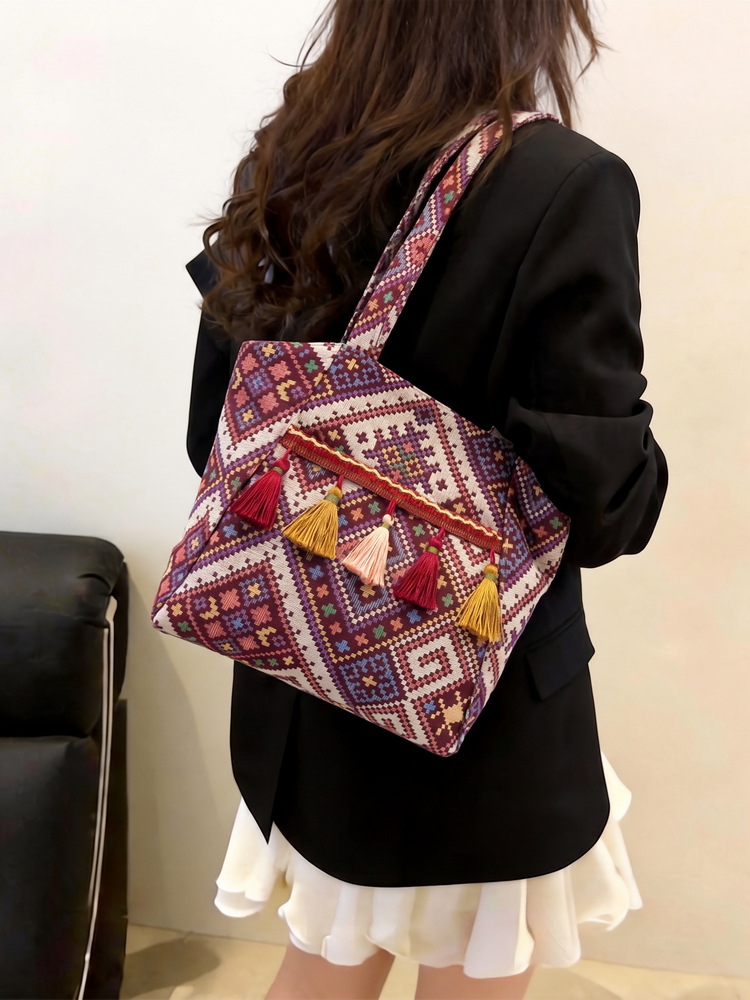 2026 New Large Capacity Underarm Bag Women New Chinese Style Handbag Ethnic Style Fringe Single Shoulder Bag