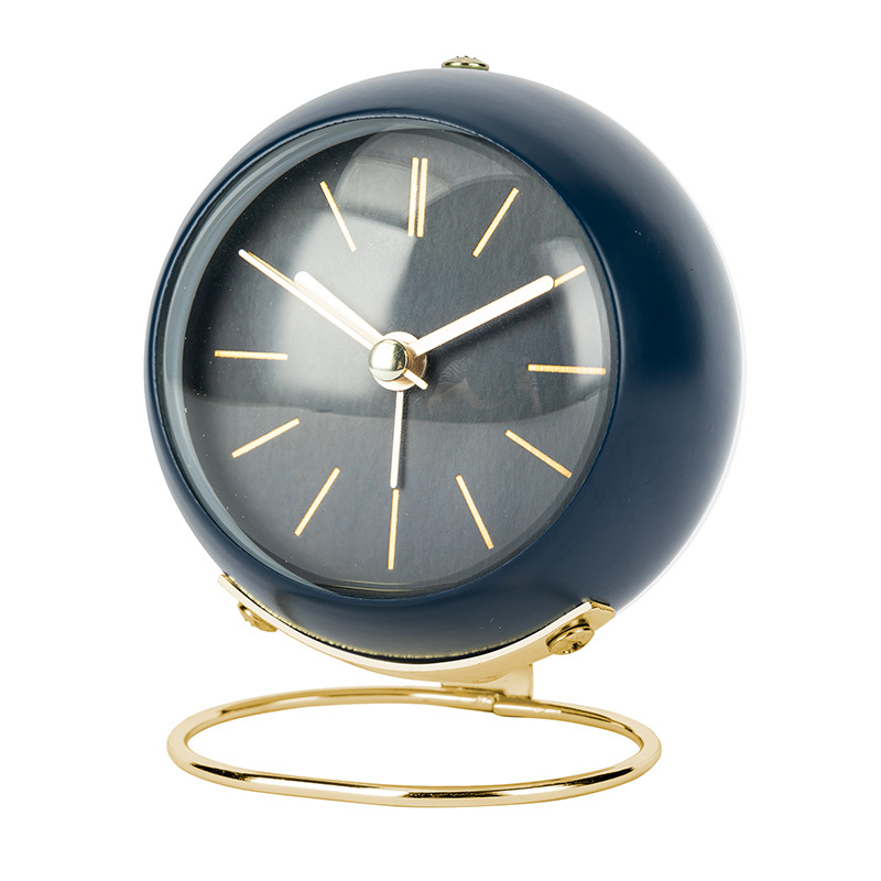 Carefully selected European metal alarm clock, simple clock silent electronic desk clock living room bedroom desk clock
