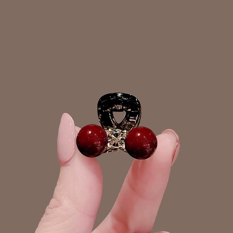 Delicate pearl small claw clip for women forehead side small clip 2025 new bangs clip rhinestone hair clip hair accessory