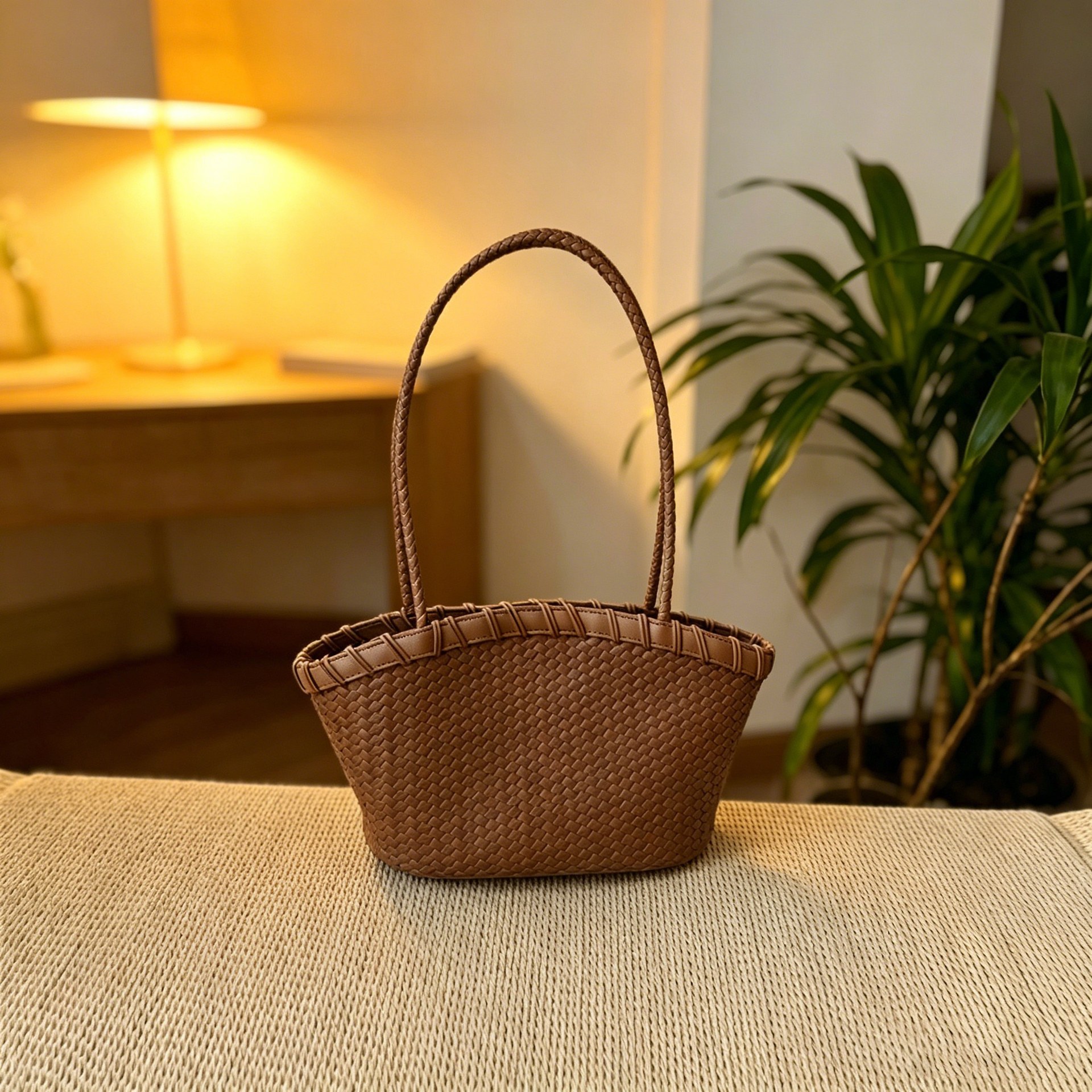 Spring/Summer New Vacation Woven Women Bag Handheld Basket Single Shoulder Shell-Shaped Tote Bag Woven Bag