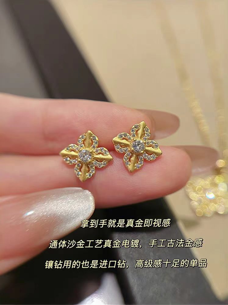 S925 silver needle spring full diamond delicate earrings stud earrings