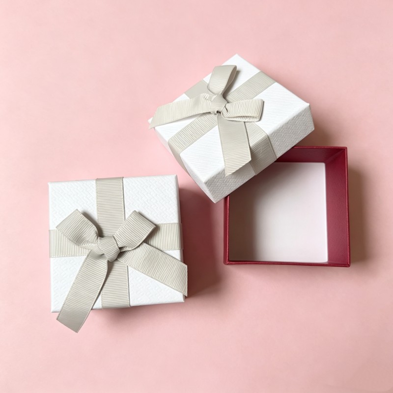 PE Material Thickened Pearl Bracelet 9*9 Film Box Packaging Box Simple Anti-Oxidation Not Including Bracelet