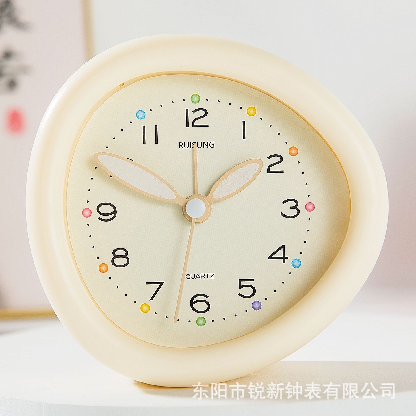 Desktop mini small alarm clock student desktop clock children table silent clock ornament learning