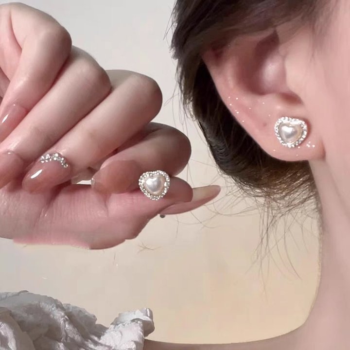 54#金色镶钻爱心耳钉