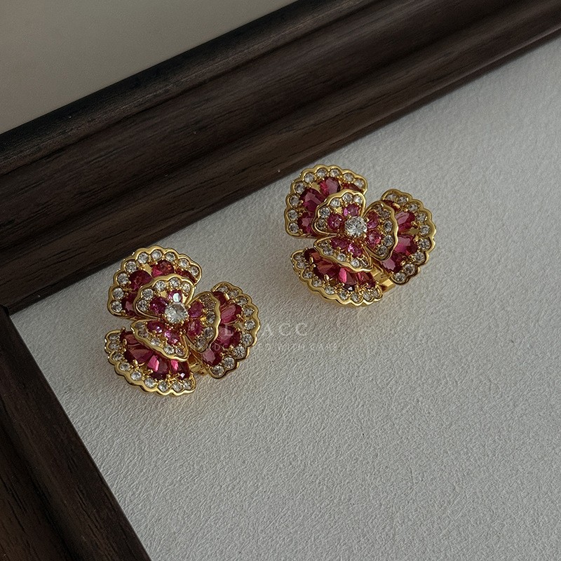 Cool and Transparent Multi-Faceted Three-Dimensional Petal Stud Earrings Exaggerated Transparent Crystal Flower Earrings