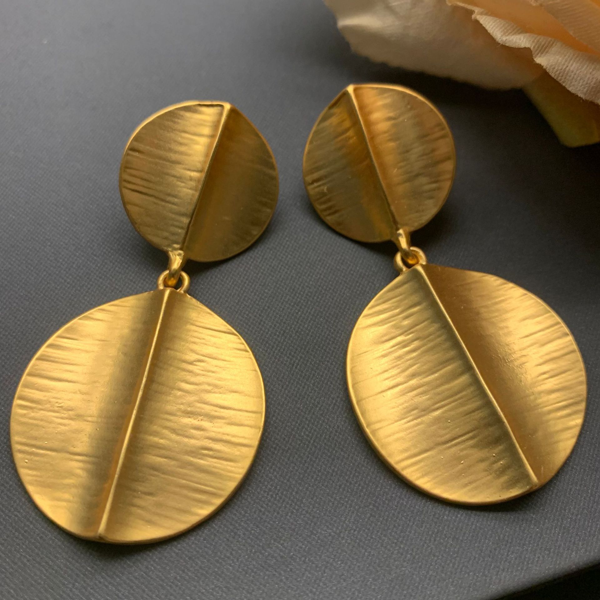 Qingdao [Minimalist Series] wind oval alloy earring accessories 2023 spring new