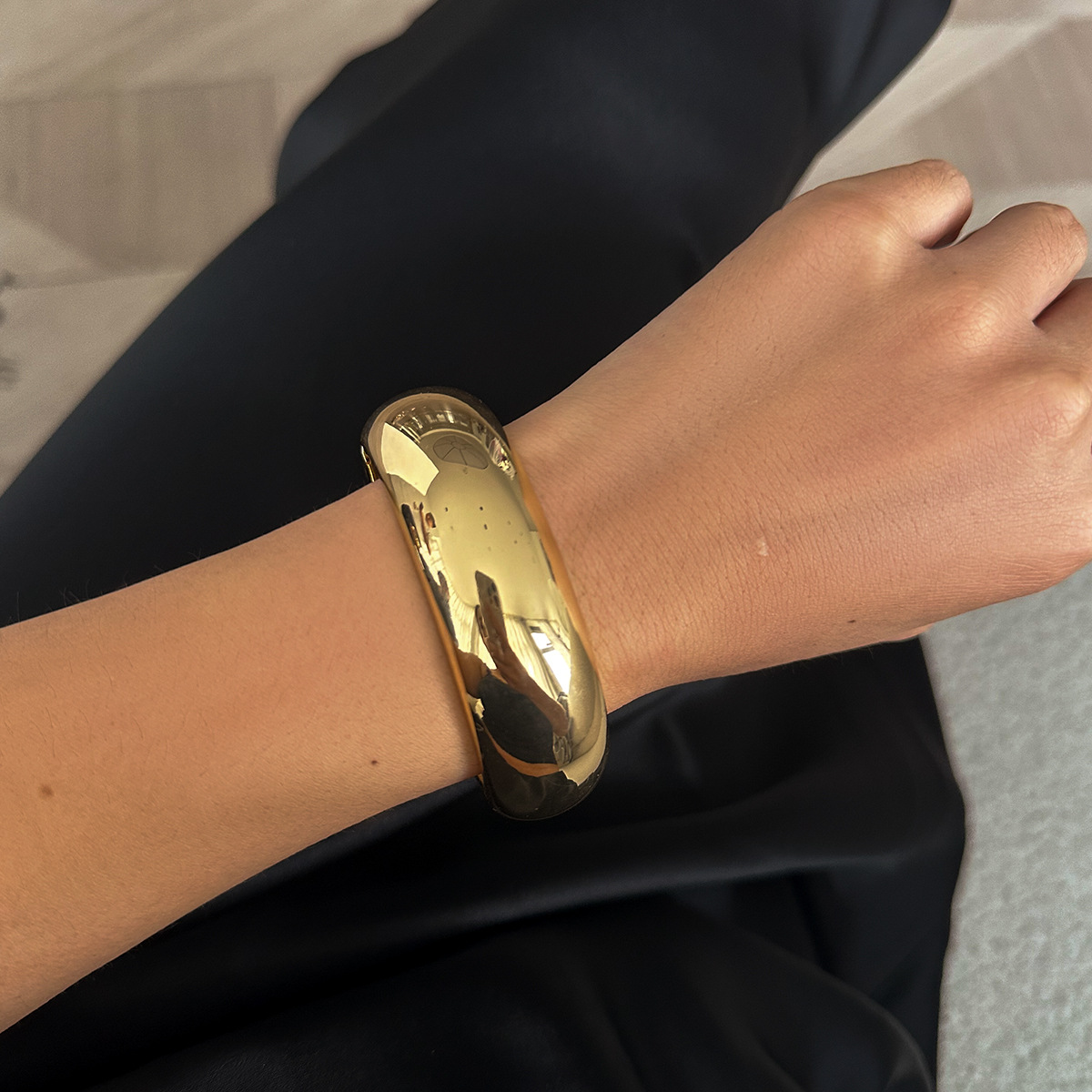Exaggerated heavy metal smooth bangle geometric wide bracelet