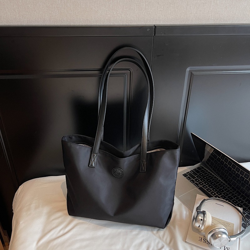 2026 Sense Oxford Cloth Bag Women Solid Color Large Capacity Tote Bag Niche Commute Shoulder Bag