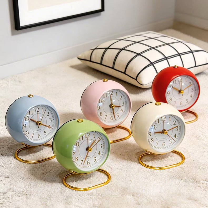 Metal Small Alarm Clock, Bedside Silent Desk Clock, Decorative Ornament Quartz Clock