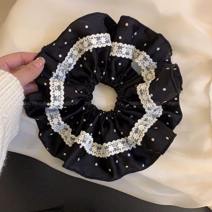 48#黑色缎面蕾丝波点约20cm