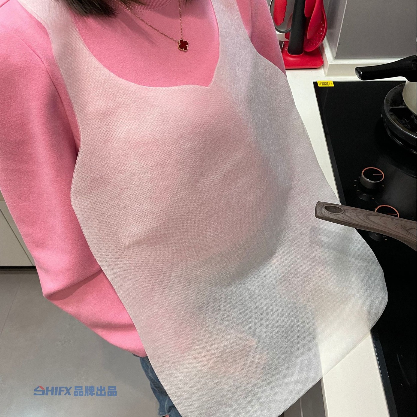 Disposable non-woven apron adult pocket for eating lobster hot pot restaurant barbecue home oil-proof