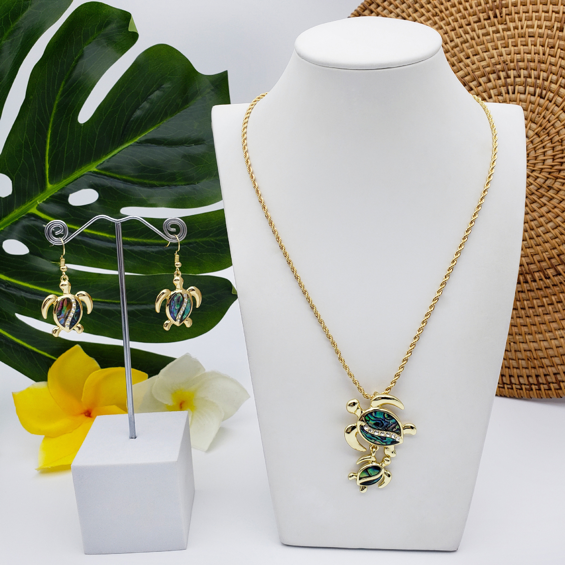Natural Abalone Shell Applique Turtle Jewelry Set Hawaiian Style Necklace Earrings Two-Piece Set