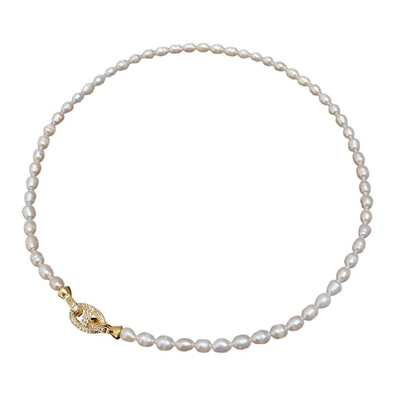 Pig nose natural pearl necklace for women, collarbone chain, niche sweater chain, neck chain accessory