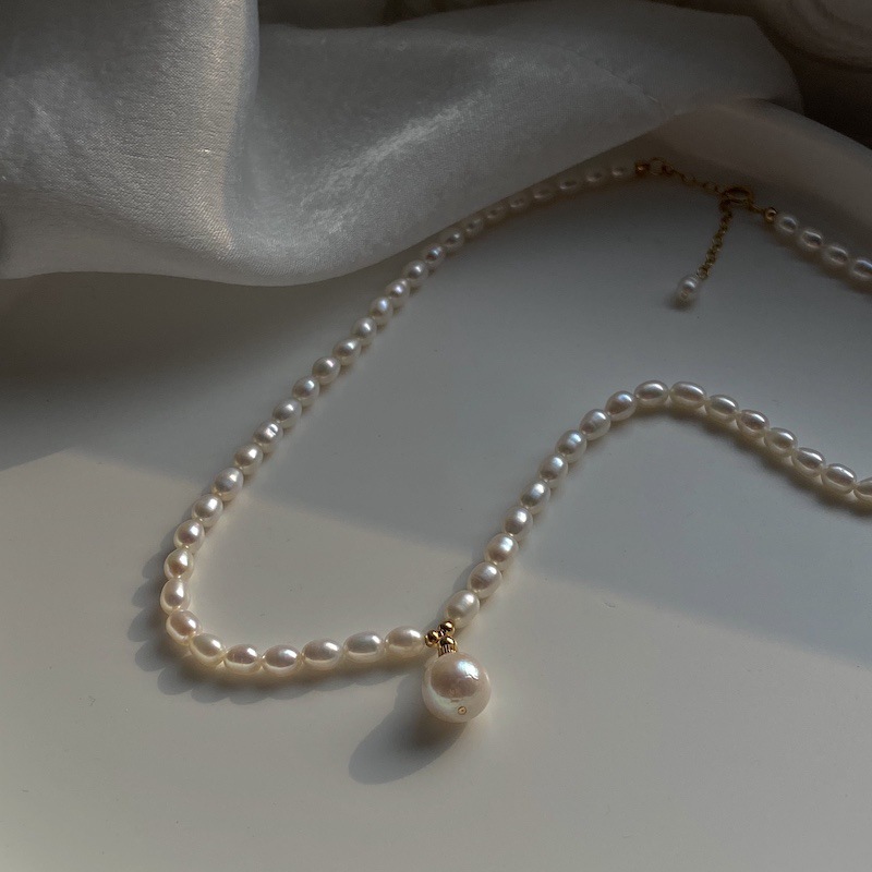 Natural freshwater pearl necklace women's 2025 new niche clavicle chain spring/summer sweater neck chain