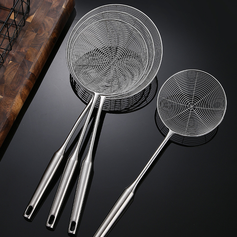 304 Large Strainer Stainless Steel Hot Pot Spoon Strainer Kitchen Supplies Frying Wire Strainer Home Kitchen Utensils Mesh Strainer