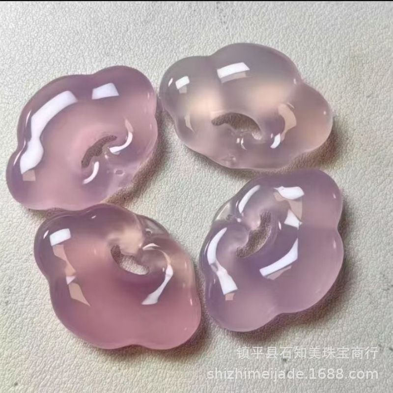 绳子随机配送 · 粉玉髓祥云锁约30*20mm