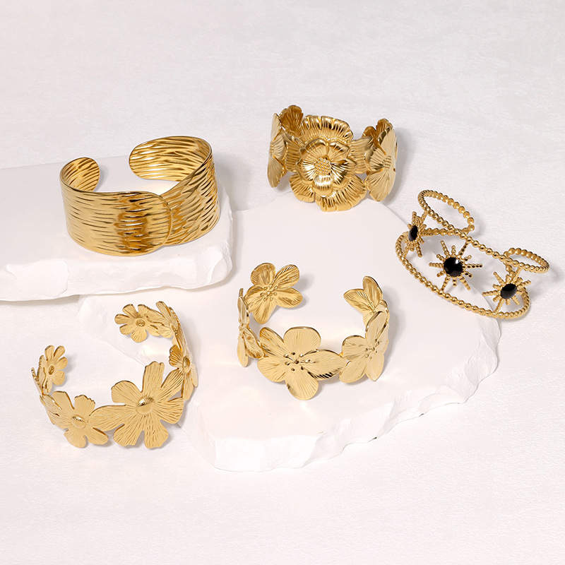 Geometric simple bracelet love flower gold-plated stainless steel bracelet women