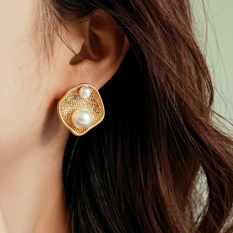 New cultured pearl irregular shape niche ear studs