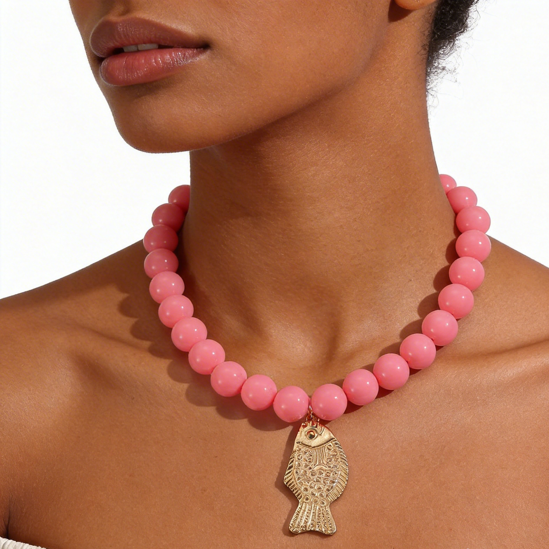 Ocean beach natural vacation style handmade beaded fish pendant necklace for women bohemian style accessories