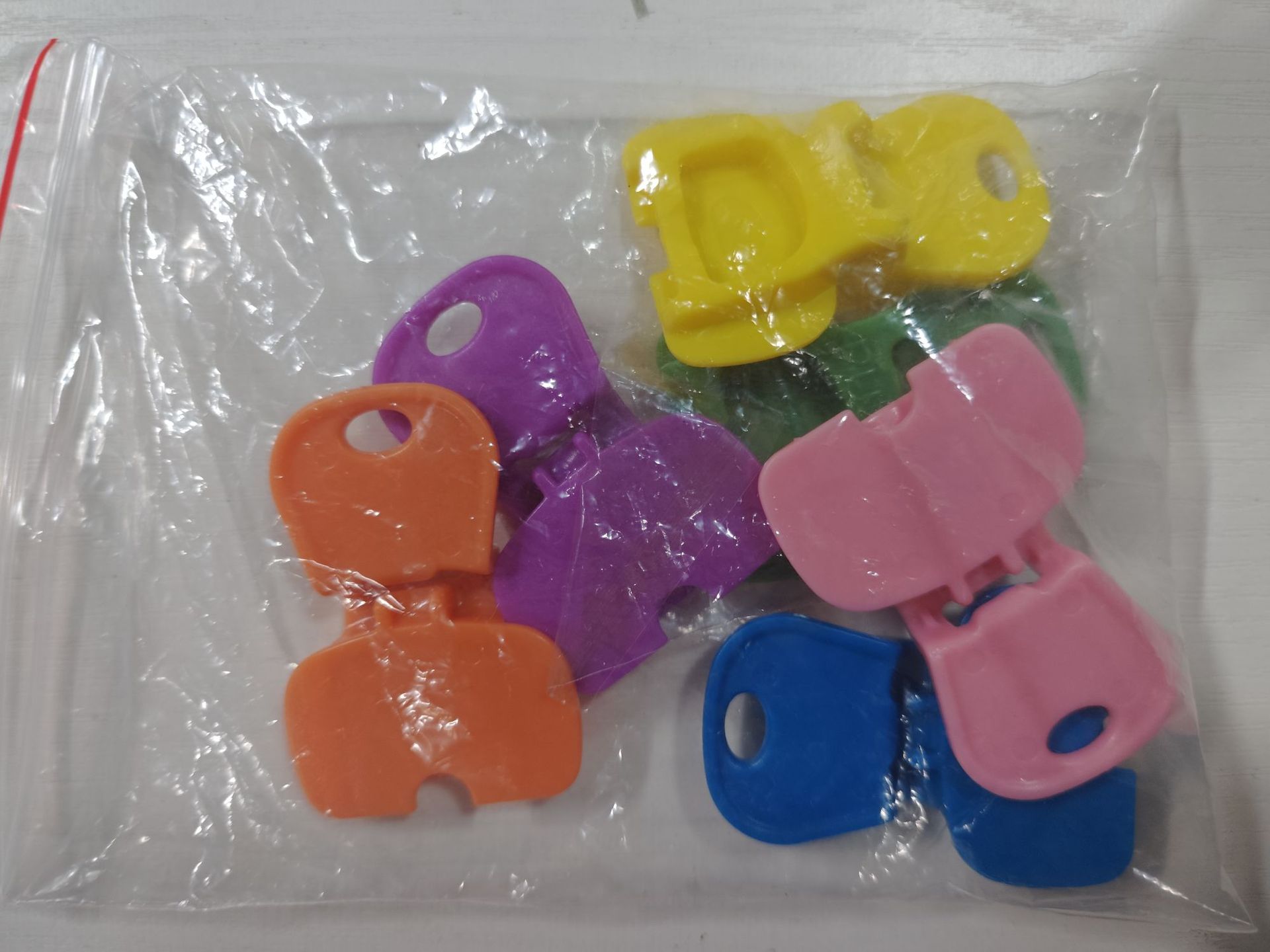 New Cola Drink Can Opener Plastic Simple Small Bottle Opener Sealing Dust-proof Easy Open Can Lid Opener