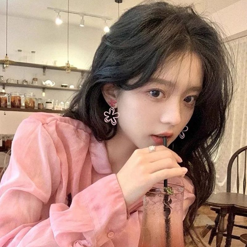 Sweet Dopamine Flower Ear Hooks for Women New Summer Vacation Style Exaggerated Seaside Cute Earrings for Women