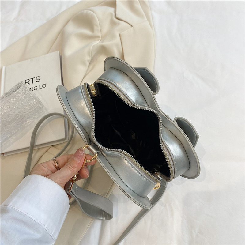 Heart Clothes Bag 2023 New Rivet Bags Girl Single Shoulder Crossbody Heart Bag for Women
