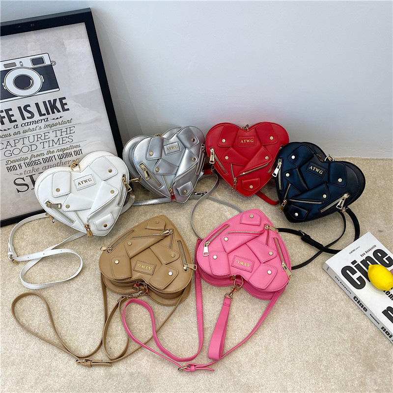 Heart Clothes Bag 2023 New Rivet Bags Girl Single Shoulder Crossbody Heart Bag for Women
