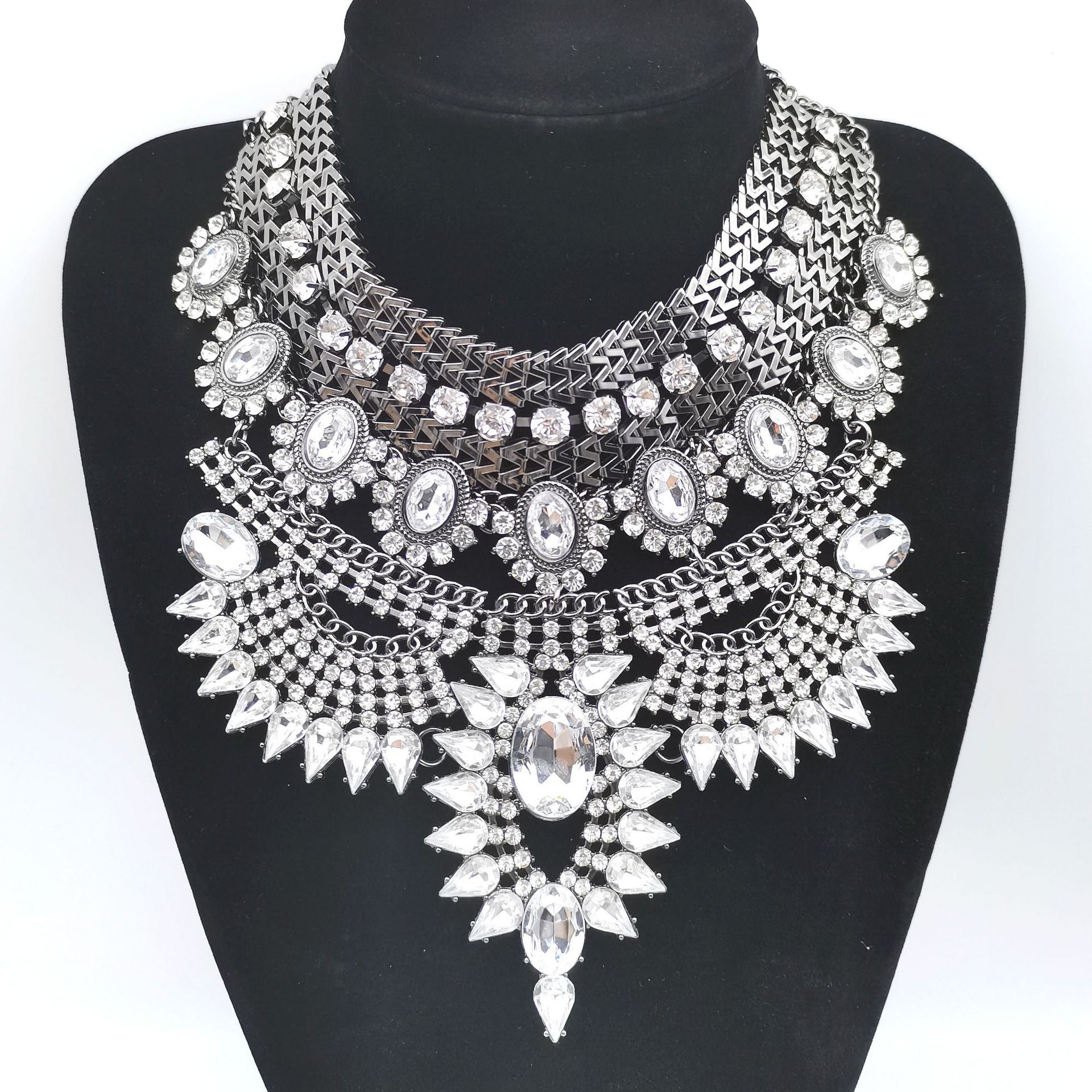 Exaggerated rhinestone metal necklace with large gemstone jewelry