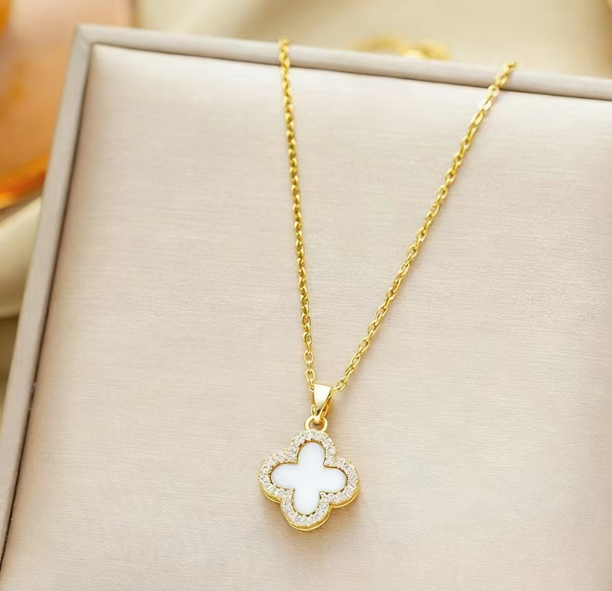 Four-leaf clover summer fragrance necklace single-sided锁骨 student version