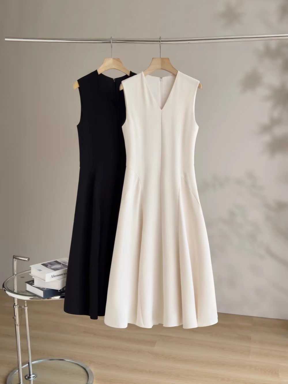 TH simple three-acetate sleeveless dress women summer V-neck high-intelligence professional large swing umbrella skirt